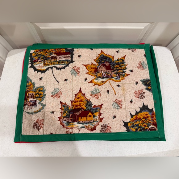 NEW Festive Christmas Quilted Reversible Placemats  ~ Set of 6 ~ Handmade - Picture 3 of 10